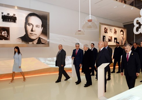 İraq Prezidenti Əbdüllətif Camal Rəşid Heydər Əliyev Mərkəzi ilə tanış olub