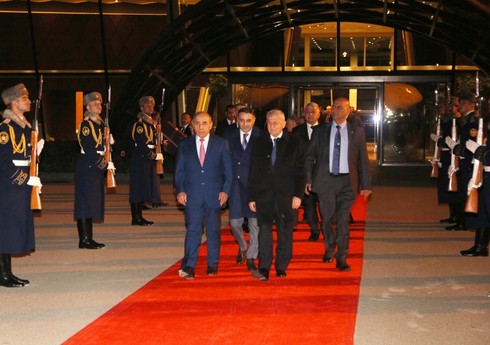 İraq Prezidenti Əbdüllətif Camal Rəşidin Azərbaycana səfəri başa çatıb İraq Prezidenti Əbdüllətif Camal Rəşidin Azərbaycana səfəri başa çatıb