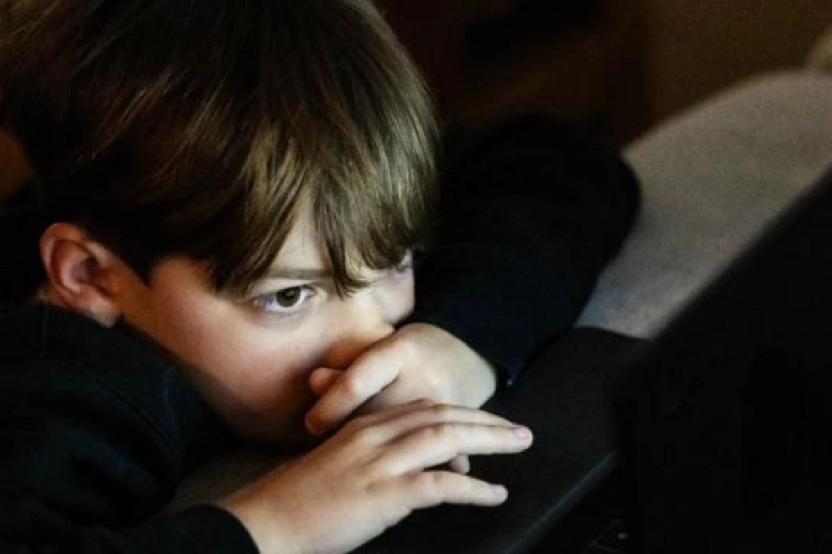 Rəqəmsal dünya uşaqlarda görünməyən yaralar buraxır