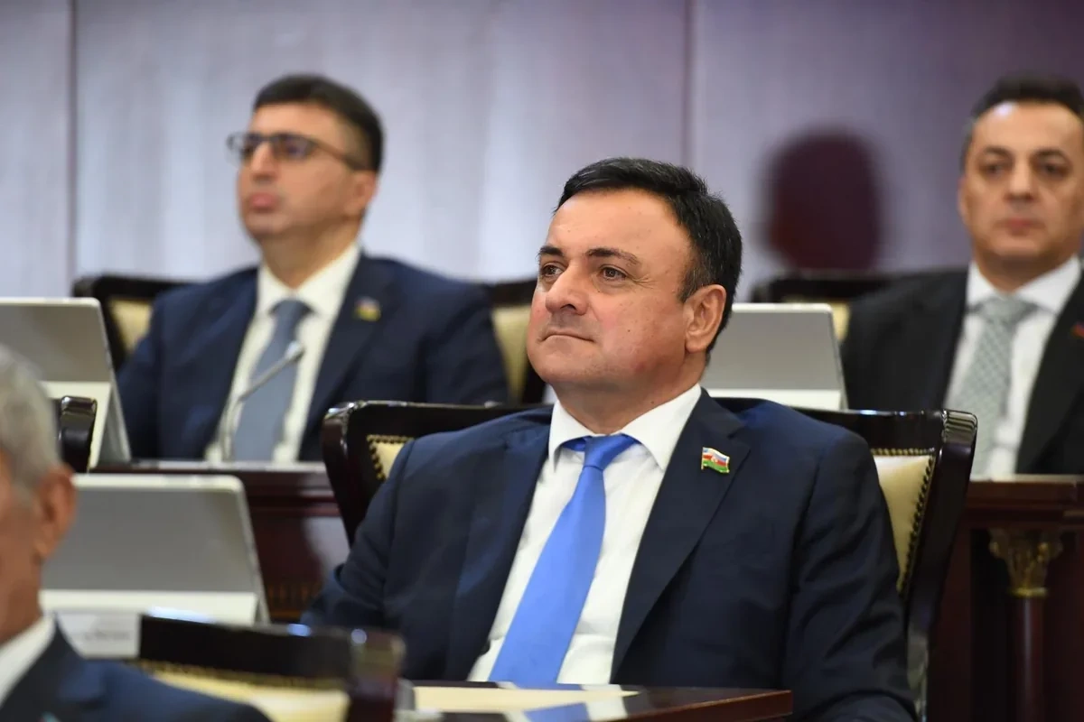 Rövşən Muradov: Rövşən Muradov:
