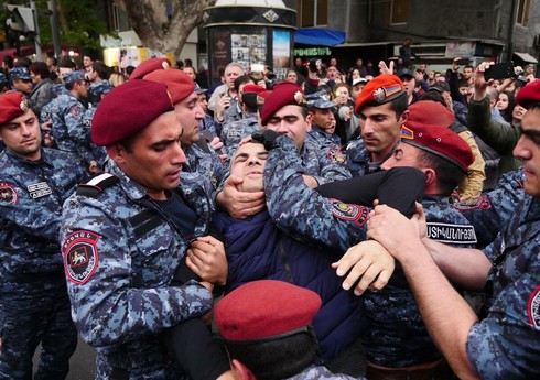 İrəvanda etiraz aksiyası keçirilib, saxlanılanlar var