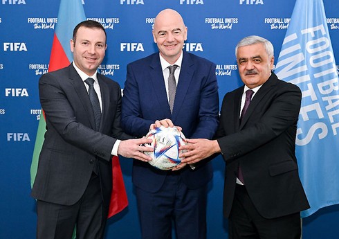 Rövnəq Abdullayev FIFA-nın prezidenti ilə görüşüb