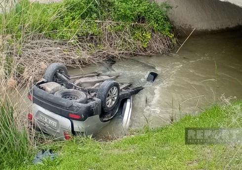 Sabirabadda avtomobil su kanalına aşıb, ölən və yaralılar var