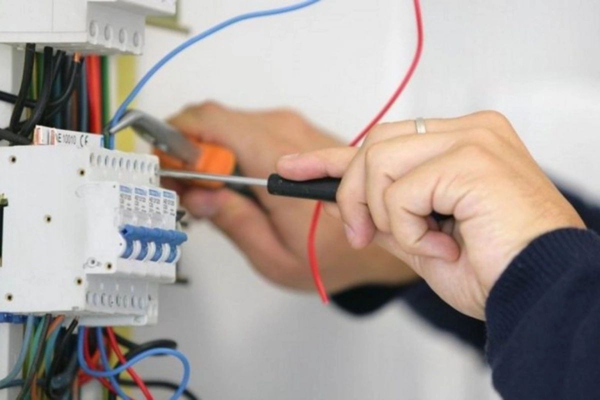 Sabirabadda Hacıqabul sakinini elektrik cərəyanı vuraraq öldürüb