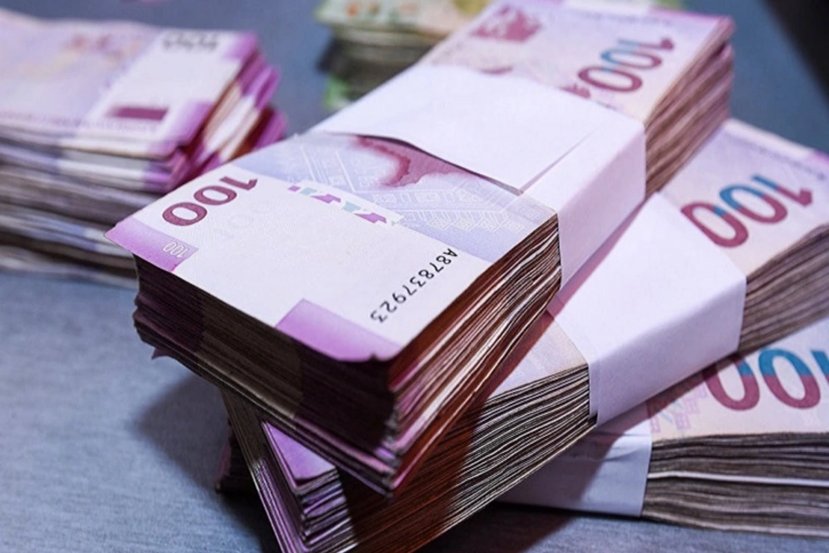 Sabunçuda avtomobilin içindən 5 min manatdan çox pul oğurlanıb