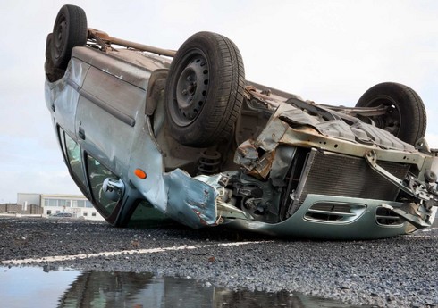 Salyanda avtomobil aşıb, bir ailənin 6 üzvü xəsarət alıb