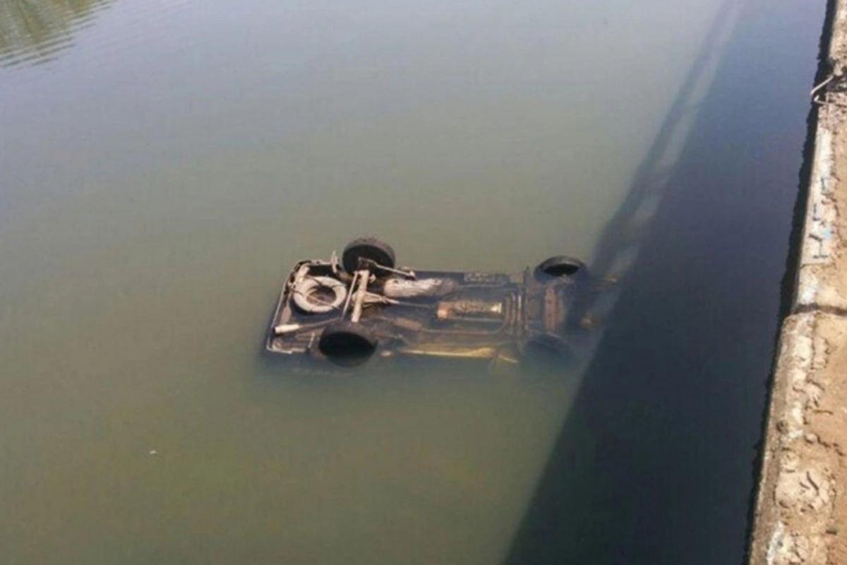 Salyanda avtomobil su kanalına aşıb, üç nəfər ölüb