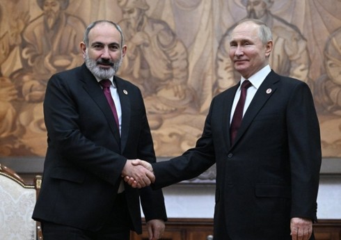 Sankt-Peterburqda Putin ilə Paşinyan arasında ikitərəfli görüş keçirilir