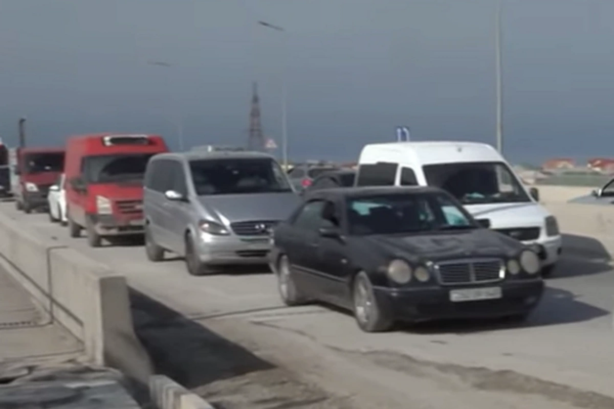 Sarayda sürücüləri boğaza yığan tıxacın səbəbi nədir?