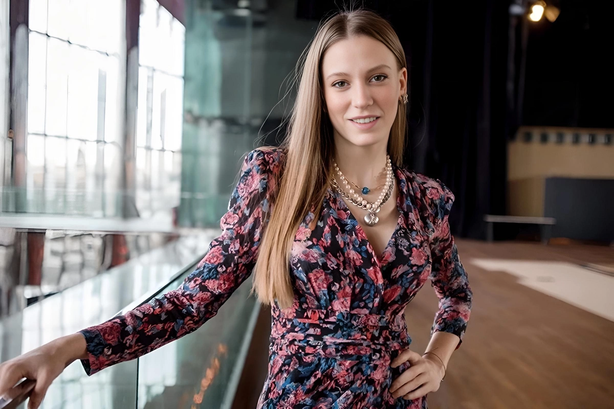 Serenay Sarıkaya ilk dəfə atasının fotosunu paylaşdı