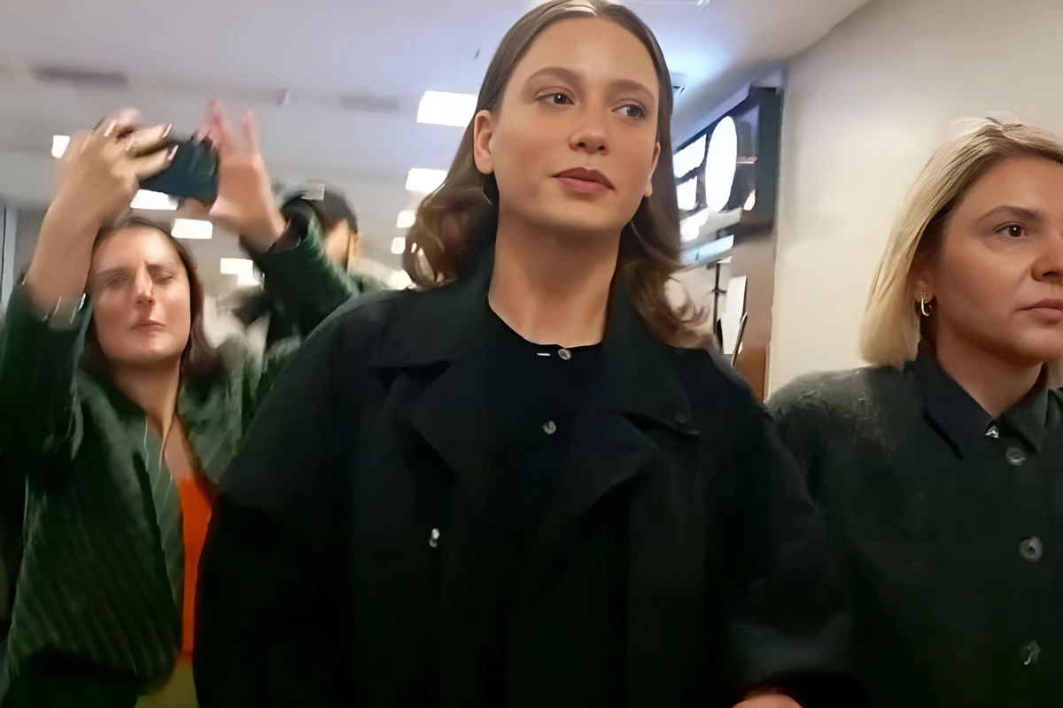 Serenay Sarıkaya sərbəst buraxıldı Serenay Sarıkaya sərbəst buraxıldı