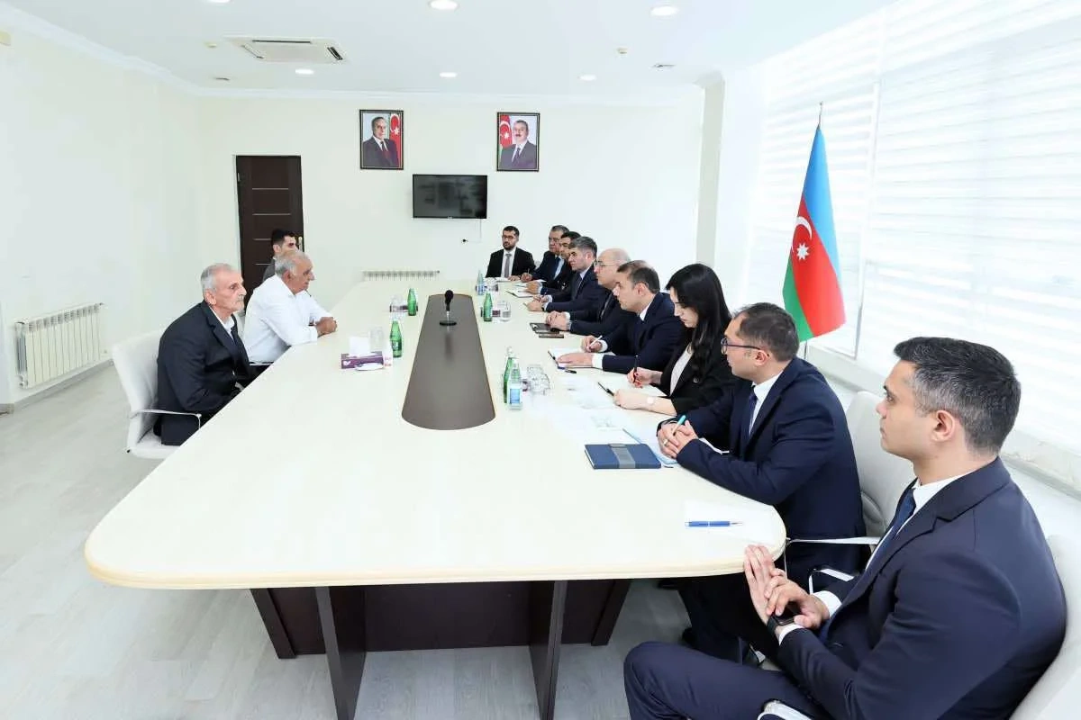 Şahin Bağırov Şirvanda vətəndaşları qəbul edib Şahin Bağırov Şirvanda vətəndaşları qəbul edib