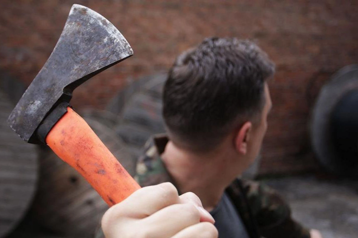 Şəmkirdə anasını balta ilə qətlə yetirən Anar bu yaxınlarda imtahandan kəsilibmiş - TƏFƏRRÜAT