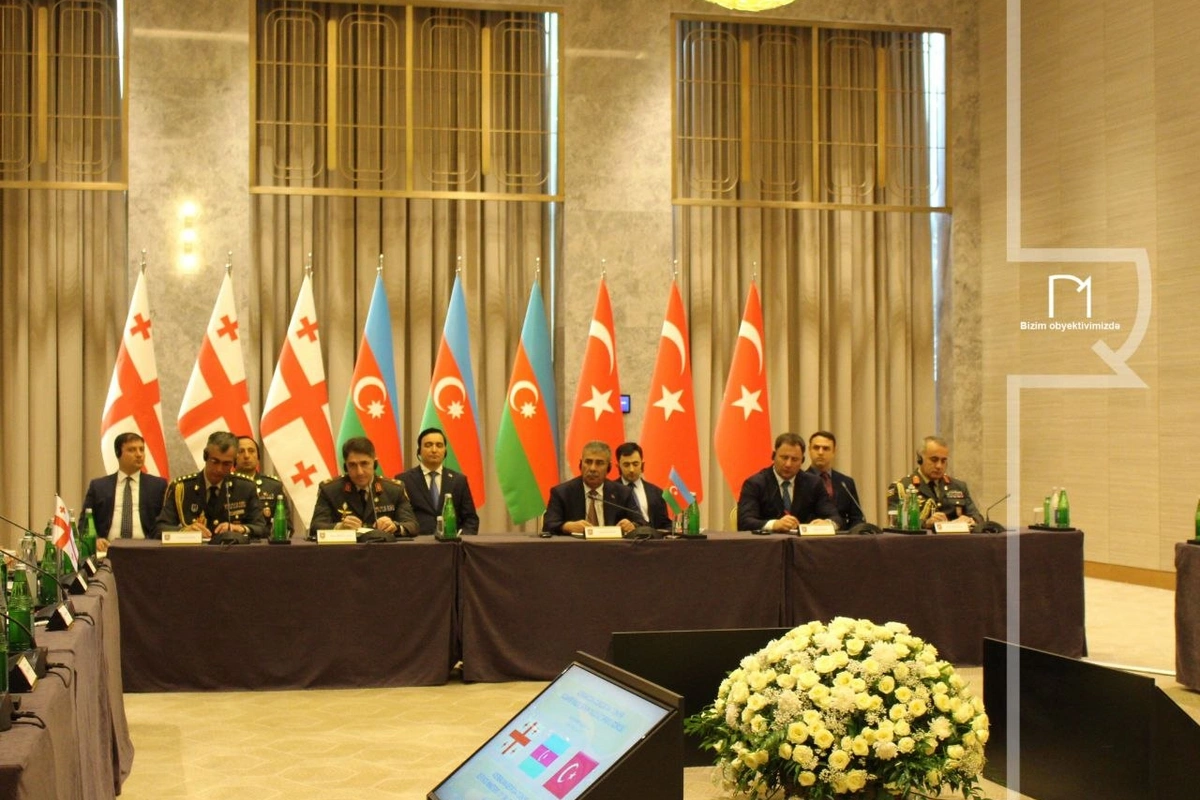 Şuşada Azərbaycan, Türkiyə və Gürcüstan müdafiə nazirlərinin üçtərəfli görüşü keçirilib