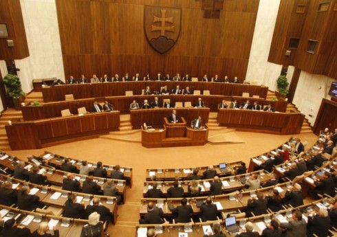 Slovakiya parlamenti hökumətə etimadsızlıq göstərib