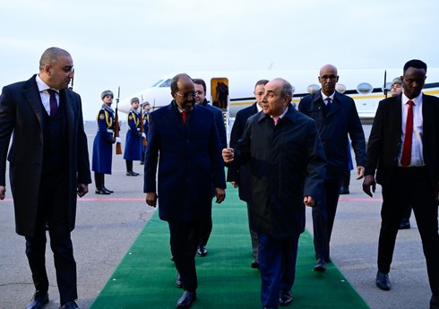 Somali Prezidenti Azərbaycana rəsmi səfərə gəlib