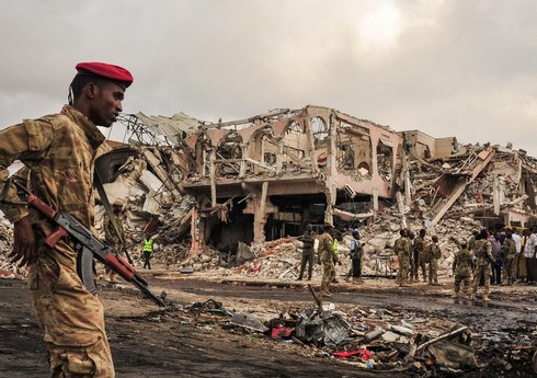 Somalidə Afrika İttifaqının bazasına hücum nəticəsində 50-dən çox əsgər ölüb Somalidə Afrika İttifaqının bazasına hücum nəticəsində 50-dən çox əsgər ölüb