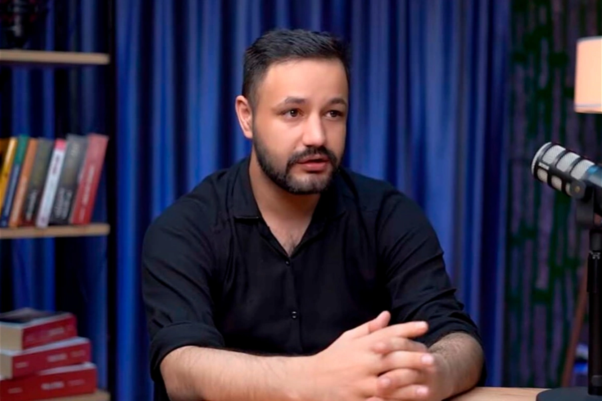 Sosial şəbəkədə Sosial şəbəkədə