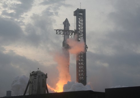 “SpaceX” ilk dəfə “Super Heavy” raketinin nəzarətli qayıdışını gerçəkləşdirib