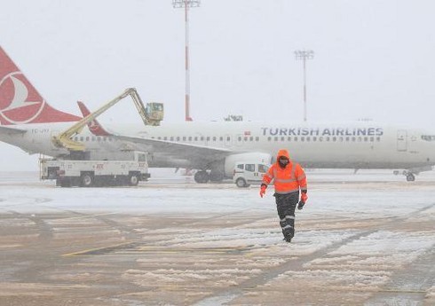 İstanbulda 180 reys təxirə salınıb