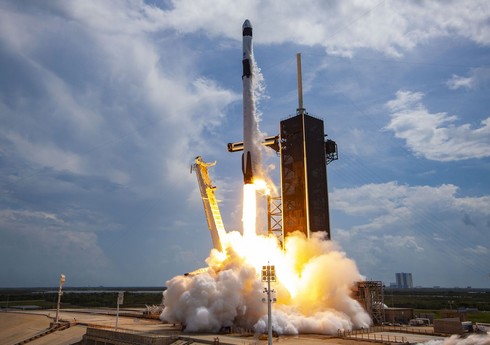 “Starlink” internet şəbəkəsi üçün növbəti peyklər qrupu orbitə çıxarılıb