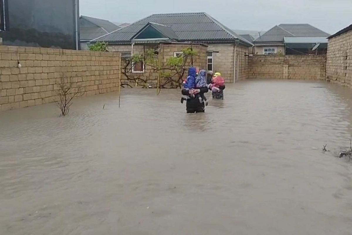 Su basmış yerlərdə 53 nəfər təxliyə olunub