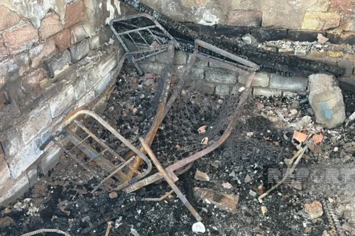 Sumqayıt sakininin evi yanaraq kül oldu