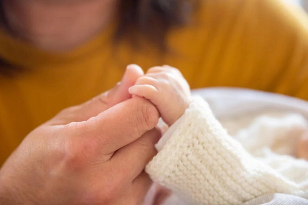 Sumqayıtda 23 yaşlı qadın evdə doğuş edib, körpəsi ölüb