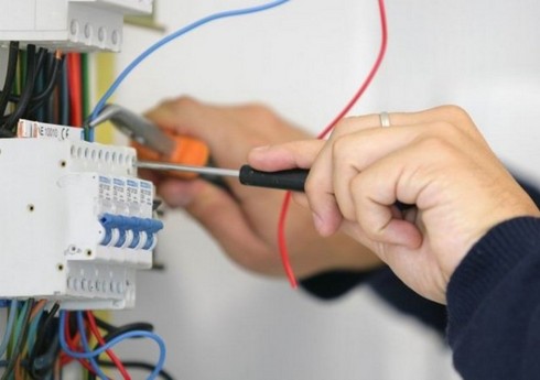Sumqayıtda “Azərişıq” ASC-nin əməkdaşını elektrik cərəyanı vurub