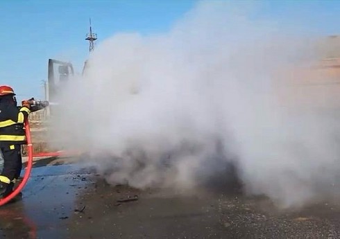 Sumqayıtda yük avtomobili yanıb