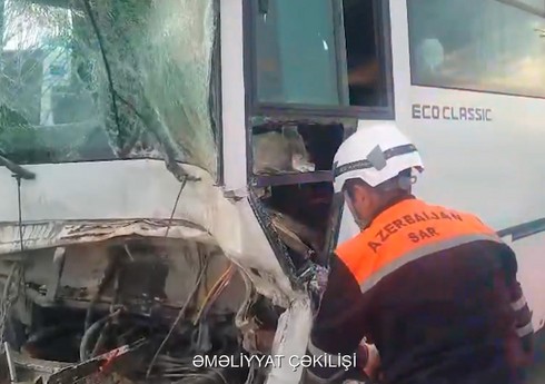 Suraxanıda yol qəzası olub, sürücü xilas edilib