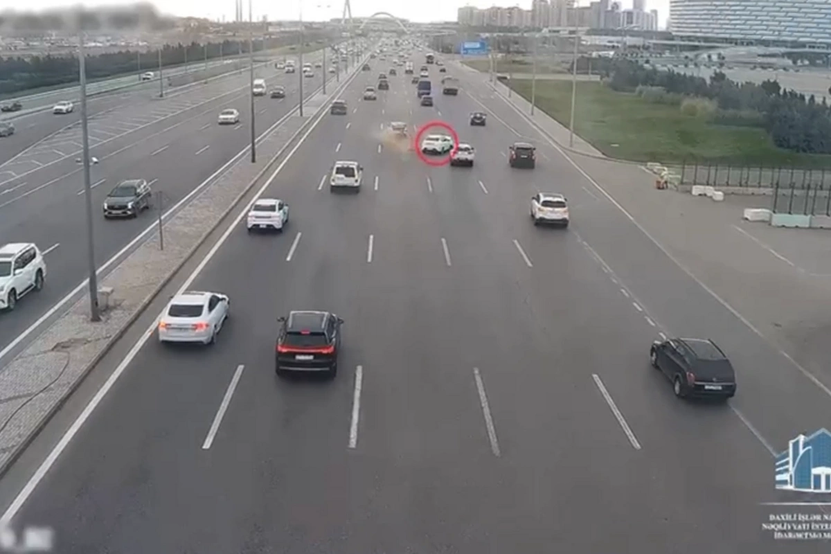 Sürücü diqqətsizliyi qəzaya səbəb oldu - ANBAAN VİDEO