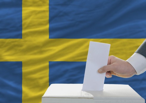 İsveçdə keçirilən parlament seçkilərində hakim partiya bloku liderdir