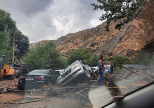 Tacikistanda leysan yağışları nəticəsində ölənlərin sayı 20 nəfəri ötüb