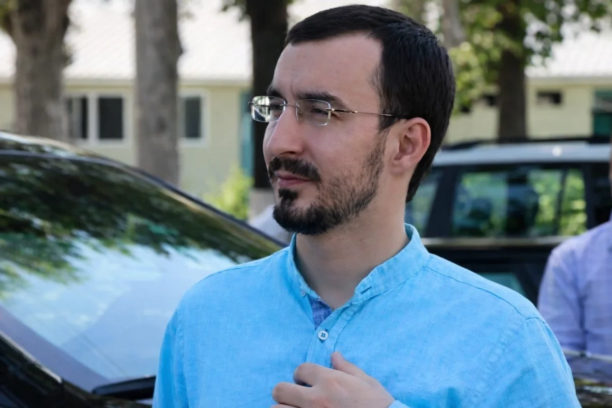 Taleh Bağırzadənin oğlu 17 yaşlı qızın burnunu sındırıb