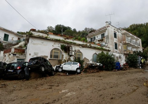 İtaliyada torpaq sürüşməsi nəticəsində ölənlərin sayı üçə çatıb