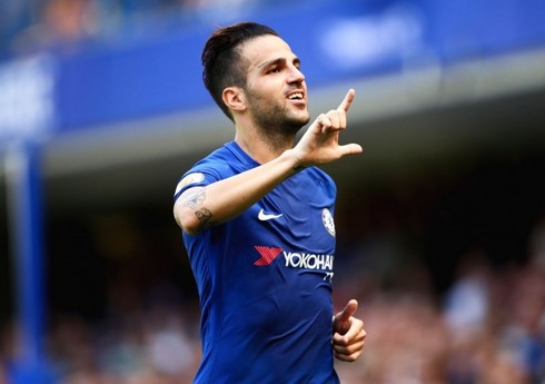 Tanınmış futbolçu karyerasını başa vurub