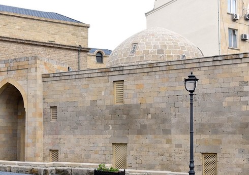 Tarixi məkanlarda xarici turistlərlə bağlı qiymət siyasəti necə olmalıdır? Tarixi məkanlarda xarici turistlərlə bağlı qiymət siyasəti necə olmalıdır?