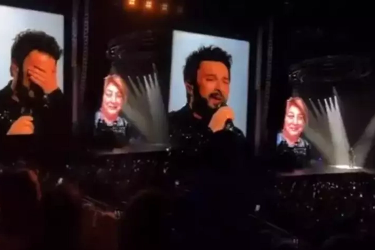 Tarkan səhnədə göz yaşlarını saxlaya bilmədi