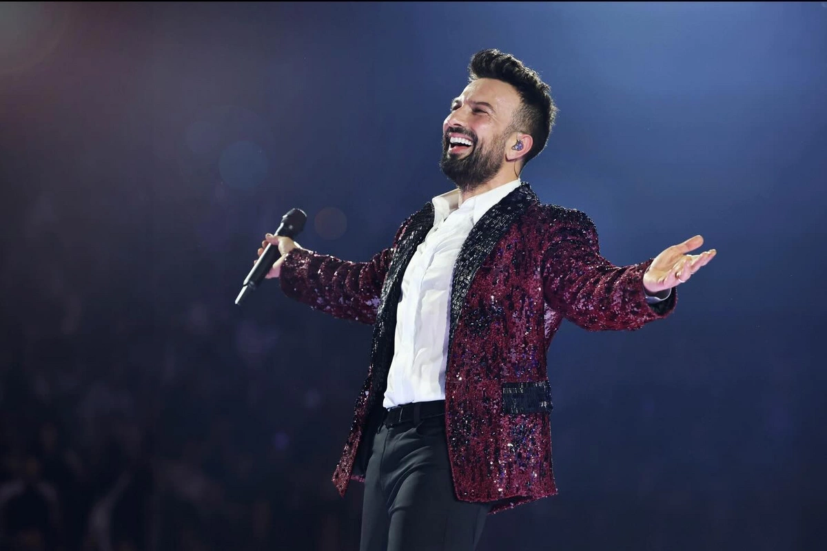 Tarkanın pulsuz konsertinə rekord maraq: 300 000 adam növbəyə dayandı