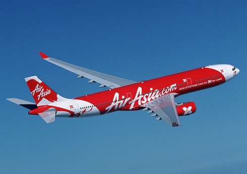 Tbilisiyə uçan iki sərnişin təyyarəsi Bakıya enməli olub