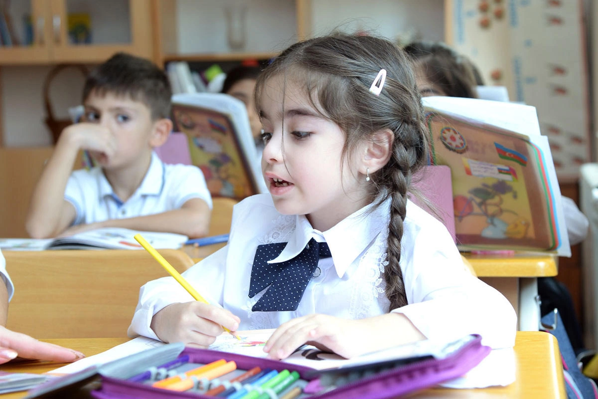 Tədrisi digər dillərdə aparılan bölmələrdə 1-ci sinfə qəbul üzrə müsahibəyə qeydiyyat başlayıb