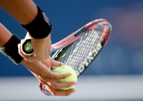 Tennis matçı silah səslərinə görə yarımçıq dayandırılıb