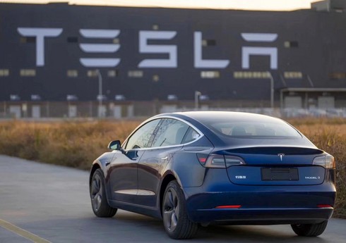 “Tesla” təhlükəsizlik problemlərinə görə 1,6 milyondan çox avtomobili geri çağıracaq