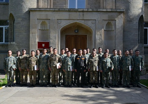Təkmilləşdirmə kursunu bitirən zabitlərə sertifikatlar təqdim edilib