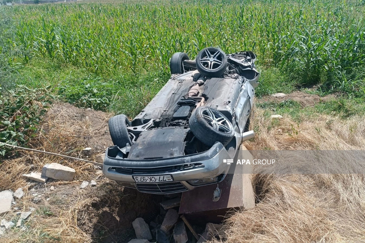 Tovuzda maşın aşıb, xəsarət alanlar var