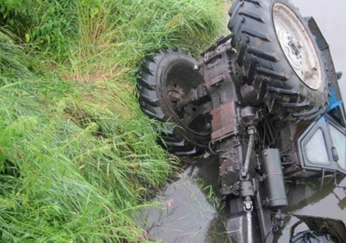 Tovuzda traktor aşıb, sürücü ölüb 