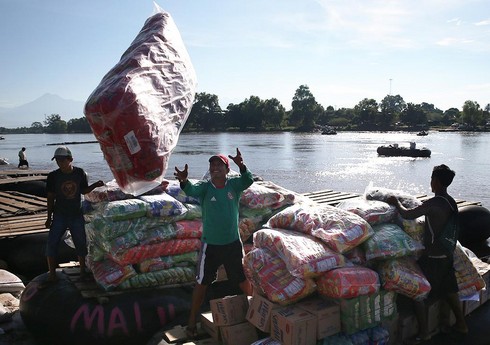 Tramp Meksika mallarına rüsumları bir ay müddətinə dayandırıb