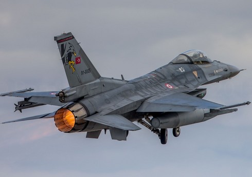Türkiyə HHQ-yə məxsus 4 “F-16” təyyarəsi patrul xidməti üçün Rumıniyaya göndərilib Türkiyə HHQ-yə məxsus 4 “F-16” təyyarəsi patrul xidməti üçün Rumıniyaya göndərilib