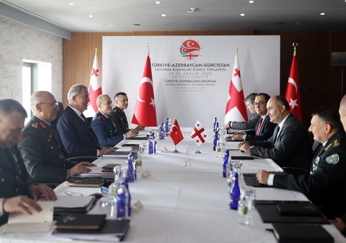 Türkiyə və Gürcüstanın müdafiə nazirləri görüşüb